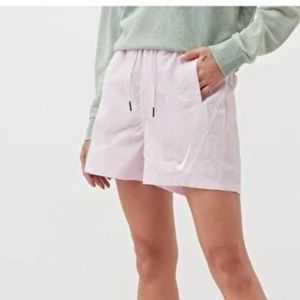 Women’s NIKE Standard Fit High Rise Size Medium Light Pink Shorts NWT​​